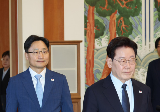 이재명 대통령·임광현 비서실장, 수석보좌관회의 입장
