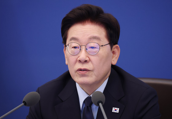 李대통령 "일자리 감소, 양극화 대응 필요"…생산적 공공일자리 검토 지시