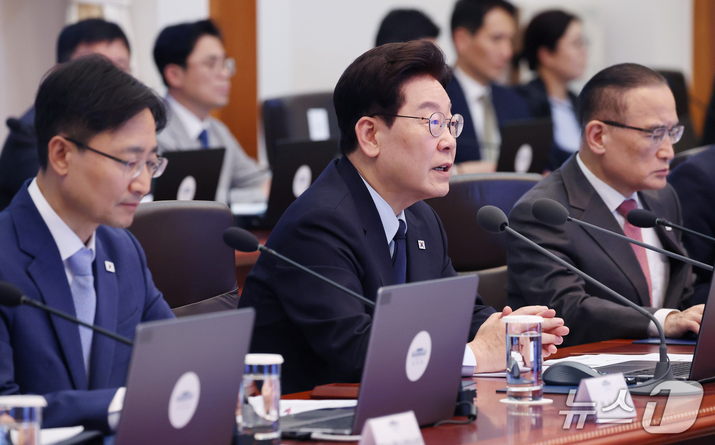 (서울=뉴스1) 이재명 기자 = 이재명 대통령이 15일 청와대에서 열린 수석보좌관회의에서 발언을 하고 있다. 2026.10.15/뉴스1