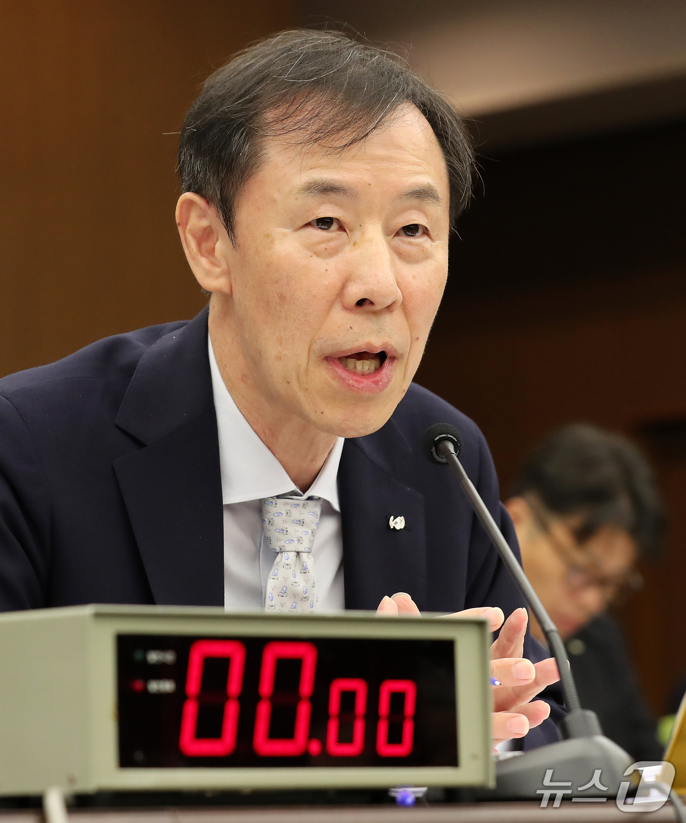 (부산=뉴스1) 윤일지 기자 = 정정훈 한국자산관리공사 사장이 15일 오후 부산 남구 부산국제금융센터(BIFC)에서 열린 국회 정무위원회의 한국자산관리공사, 한국주택금융공사, 신용 …