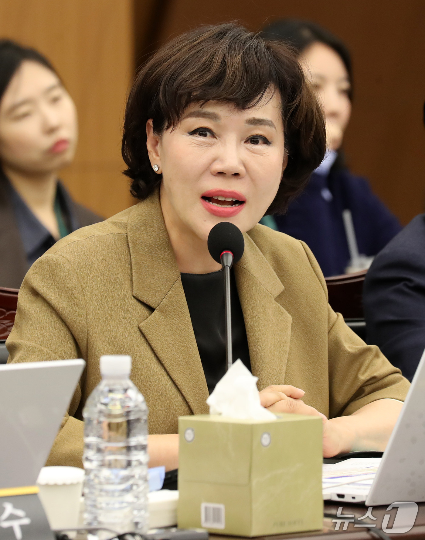 (부산=뉴스1) 윤일지 기자 = 전현희 더불어민주당 의원이 15일 오후 부산 남구 부산국제금융센터(BIFC)에서 열린 국회 정무위원회의 한국자산관리공사, 한국주택금융공사, 신용보증 …