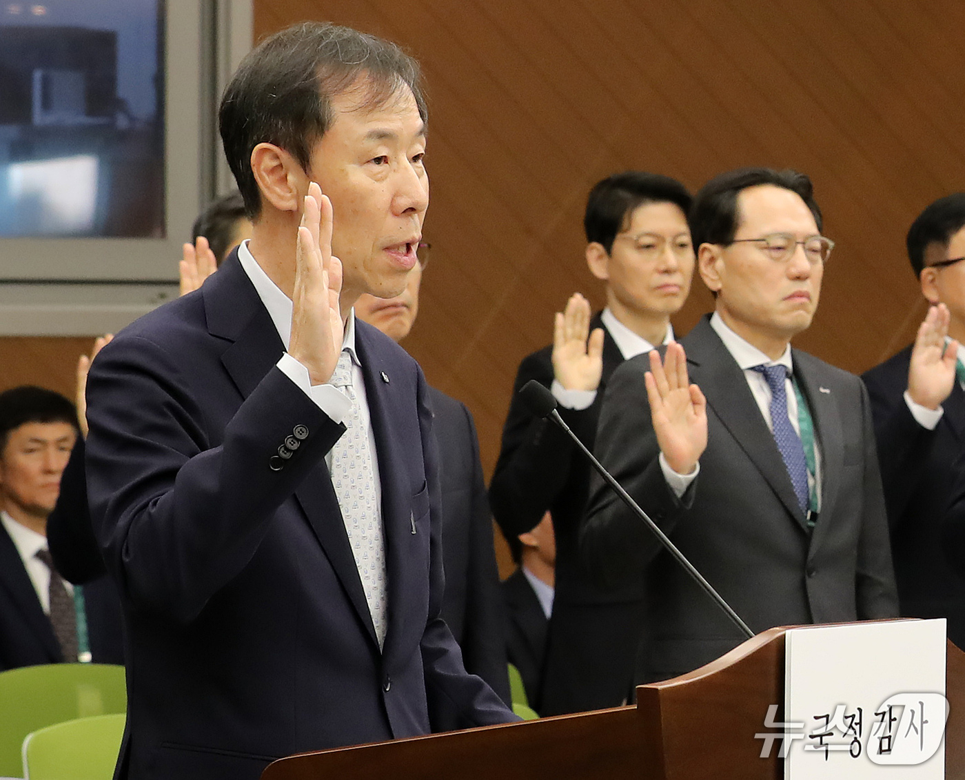 (부산=뉴스1) 윤일지 기자 = 정정훈 한국자산관리공사 사장이 15일 오후 부산 남구 부산국제금융센터(BIFC)에서 열린 국회 정무위원회의 한국자산관리공사, 한국주택금융공사, 신용 …