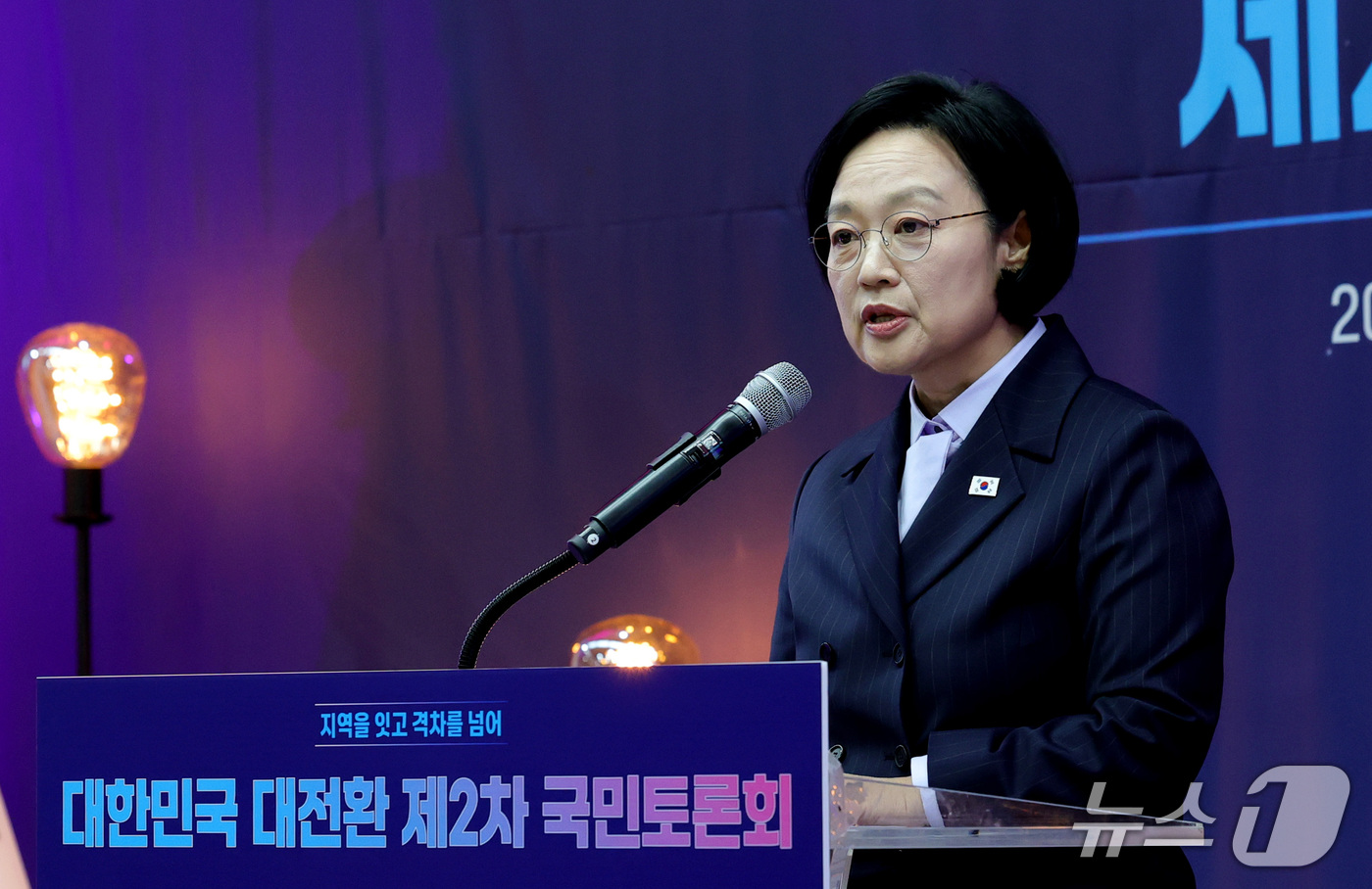 (대전=뉴스1) 김기남 기자 = 한성숙 국무총리가 15일 대전시 중구 선화동 대전근현대사전시관에서 열린 대한민국 대전환 제2차 국민토론회에 참석하여 인사말을 하고 있다. 2026. …
