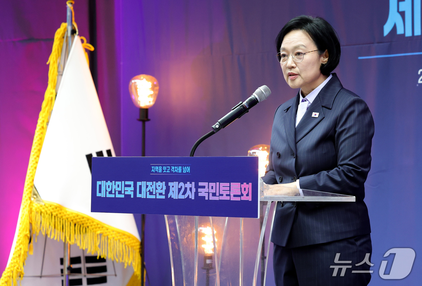 (대전=뉴스1) 김기남 기자 = 한성숙 국무총리가 15일 대전시 중구 선화동 대전근현대사전시관에서 열린 대한민국 대전환 제2차 국민토론회에 참석하여 인사말을 하고 있다. 2026. …