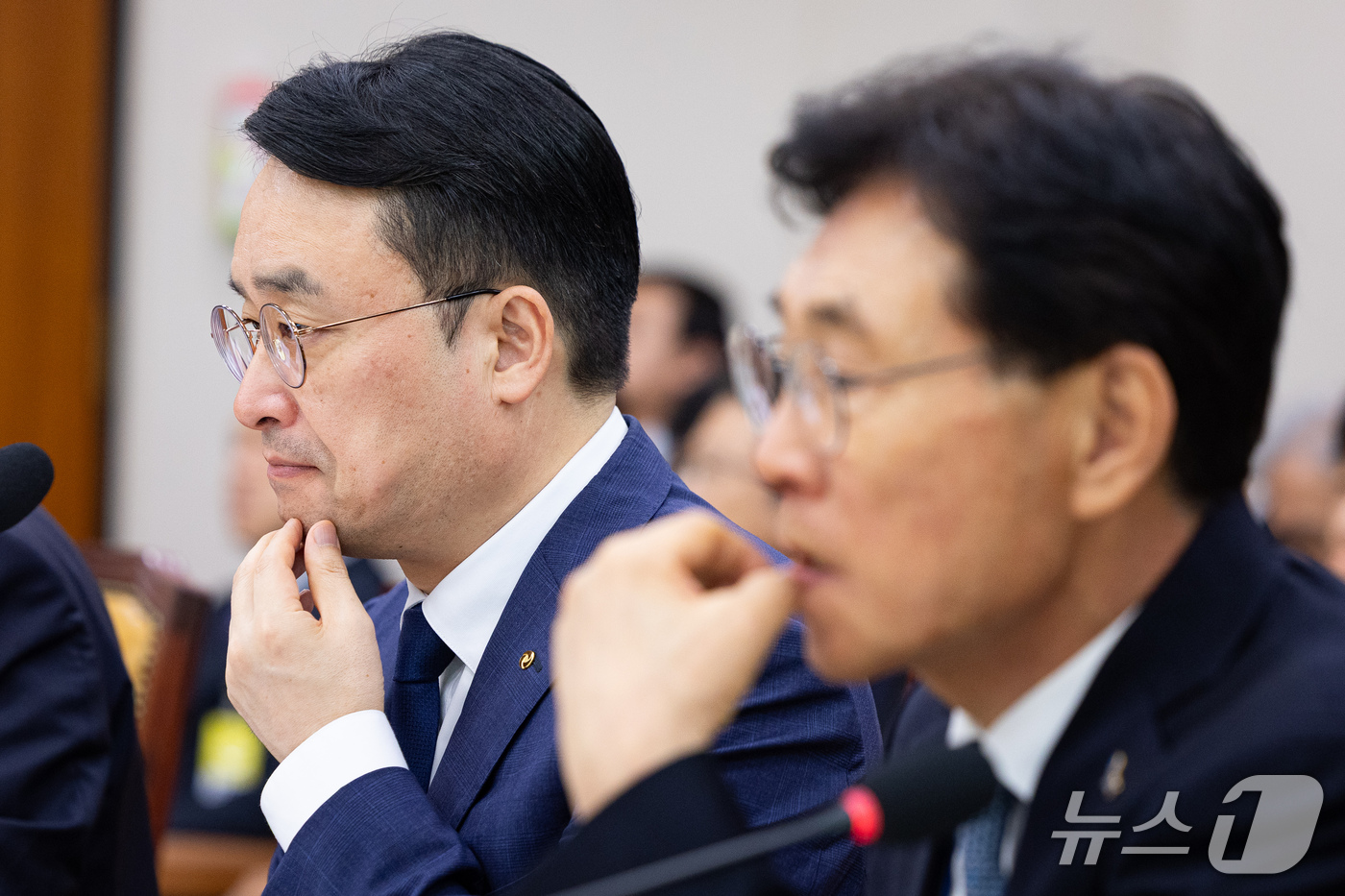 (서울=뉴스1) 유승관 기자 = 이헌욱 한국부동산원장이 15일 서울 여의도 국회에서 열린 국토교통위원회의 한국부동산원 등에 대한 국정감사에 출석해 의원 질의를 듣고 있다. 2026 …