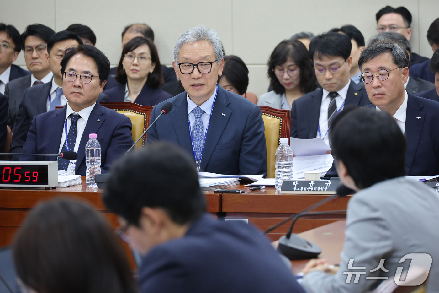 (서울=뉴스1) 신웅수 기자 = 이상중 한국인터넷진흥원장이 15일 서울 여의도 국회 과학기술정보방송통신위원회에서 열린 정보통신산업진흥원 등에 대한 국정감사에서 의원 질의에 답하고 …