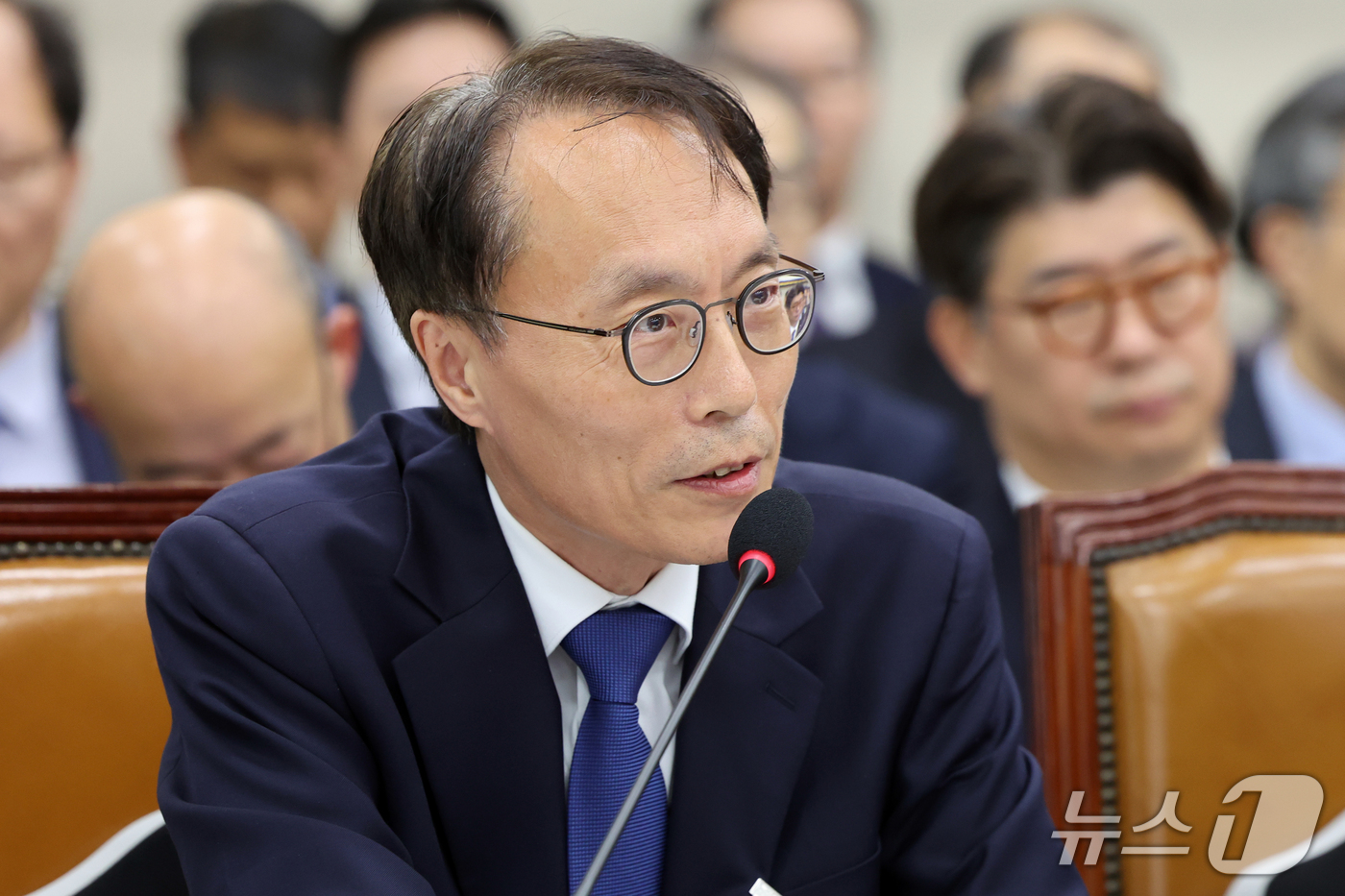 (서울=뉴스1) 황기선 기자 = 이승환 한강유역환경청장 15일 서울 여의도 국회 기후에너지환경노동위원회에서 열린 중앙환경분쟁조정피해구제위원회 등에 대한 국정감사에서 의원 질의에 답 …