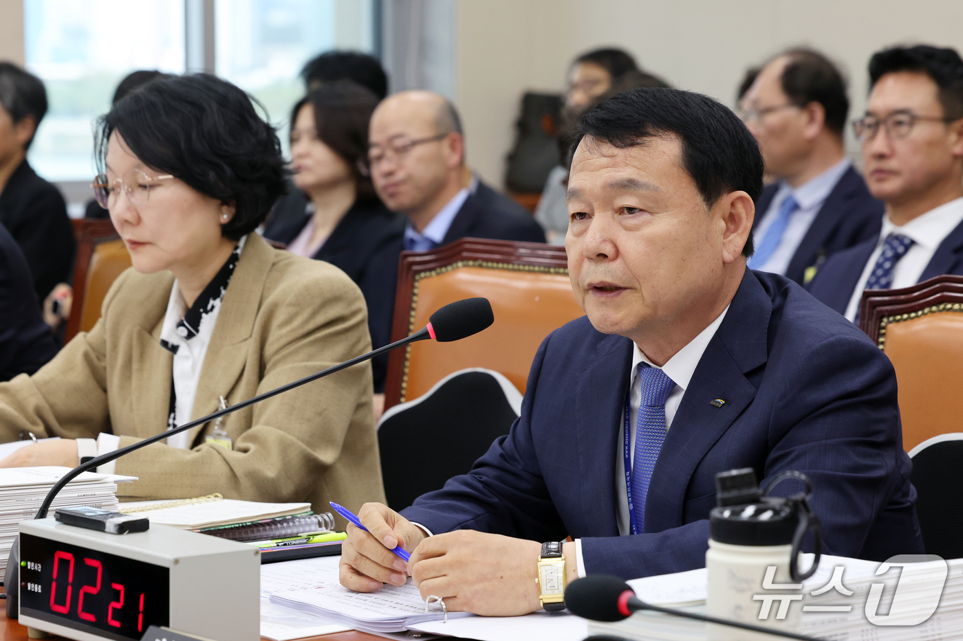 (서울=뉴스1) 황기선 기자 = 윤석대 한국수자원공사 사장이 15일 서울 여의도 국회 기후에너지환경노동위원회에서 열린 중앙환경분쟁조정피해구제위원회 등에 대한 국정감사에서 의원 질의 …