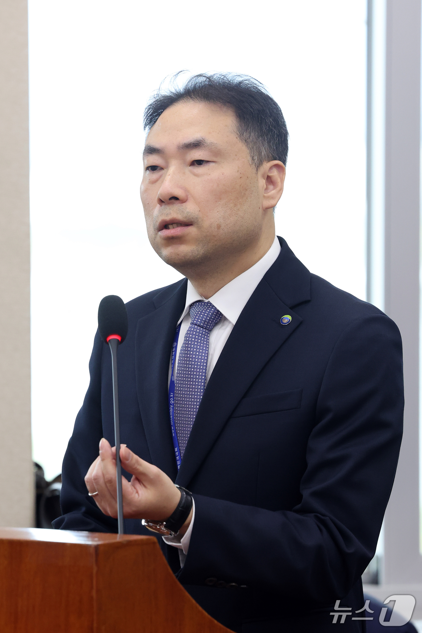 (서울=뉴스1) 황기선 기자 = 차광명 한국환경공단 이사장 직무대행이 15일 서울 여의도 국회 기후에너지환경노동위원회에서 열린 중앙환경분쟁조정피해구제위원회 등에 대한 국정감사에서 …