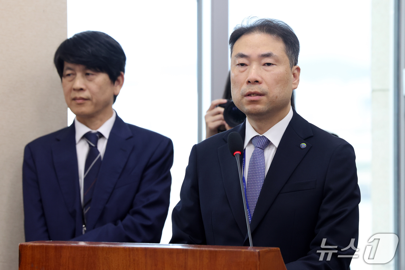 (서울=뉴스1) 황기선 기자 = 차광명 한국환경공단 이사장 직무대행이 15일 서울 여의도 국회 기후에너지환경노동위원회에서 열린 중앙환경분쟁조정피해구제위원회 등에 대한 국정감사에서 …