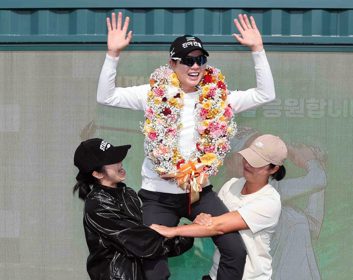 (서울=뉴스1) = 이정민이 15일 경기 이천 H1클럽에서 열린 은퇴식에서 밝게 웃고 있다. (KLPGA 제공. 재판매 및 DB 금지) 2026.10.15/뉴스1