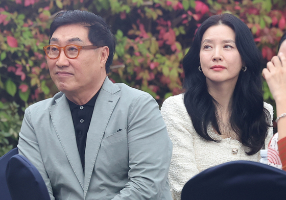 이영애, 75세 안 믿기는 남편 정호영과 아름다운예술인상 동반 참석 모습 포착