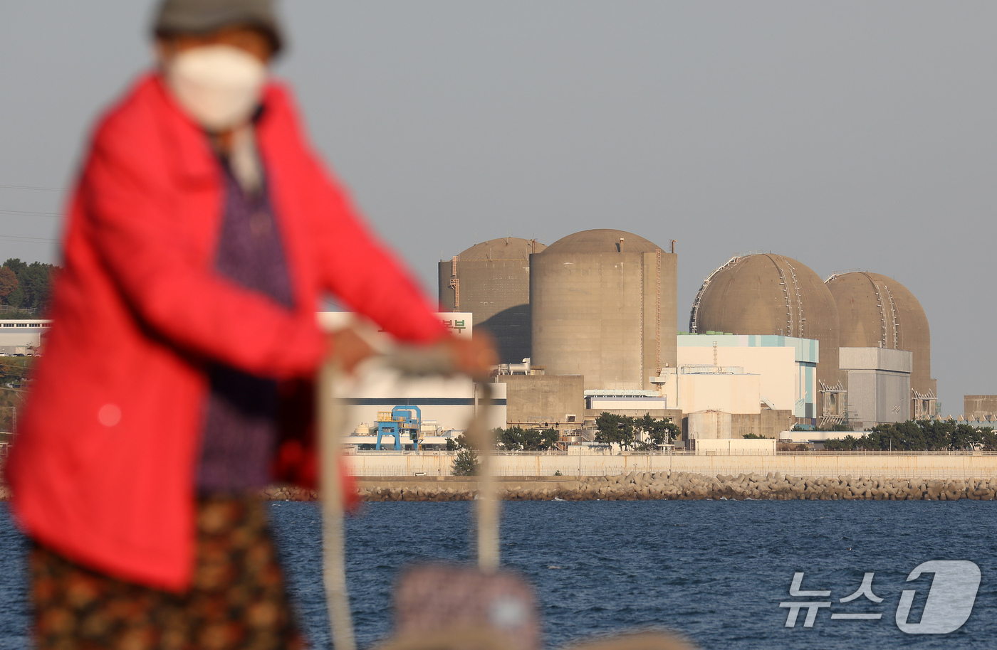 (부산=뉴스1) 윤일지 기자 = 원자력안전위원회가 15일 회의를 열고 가동을 멈춘 부산 기장군 고리 원자력발전소 3·4호기 사고관리계획서 승인안과 운영변경허가안을 심의·의결했다.원 …