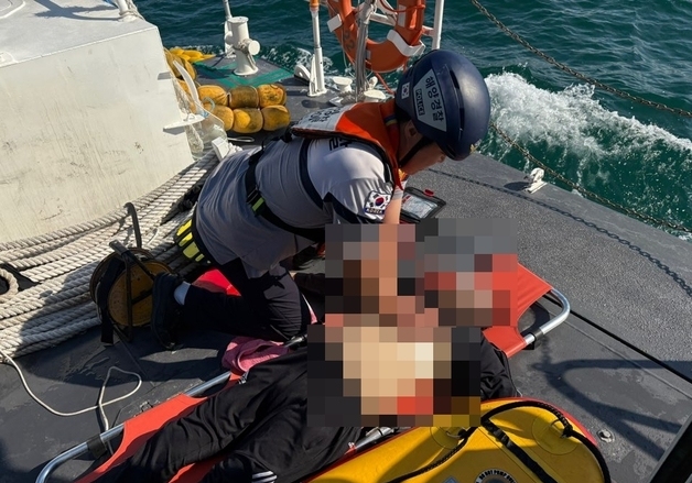 "사람 떠 있다"…부산 영도 해상서 '심정지 상태' 구조된 50대 남성 숨져