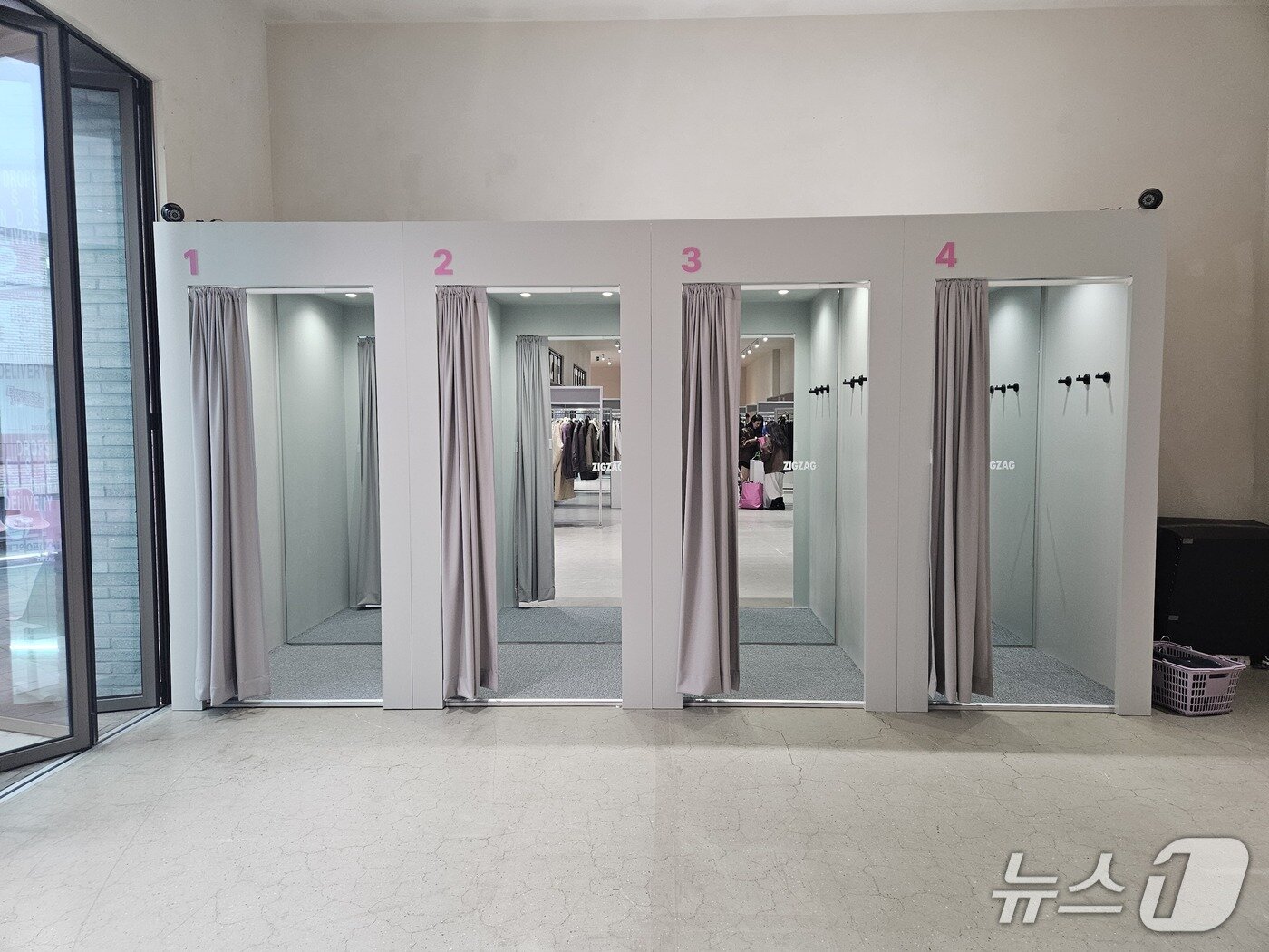 본문 이미지 - 지그재그 익스프레스 팝업 피팅존 ⓒ 뉴스1 박혜연 기자