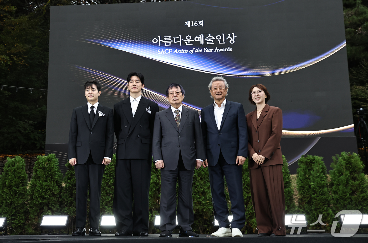 (서울=뉴스1) 권현진 기자 = '고 안성기' 아들 안필립(왼쪽부터), 김무열, 이석기 감독, 배우 박근형, 김도영 감독이 15일 서울 강동구 스테이지28에서 열린 제16회 아름다 …