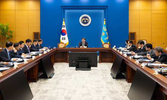 범죄 대책회의 주재하는 하준경 정책실장
