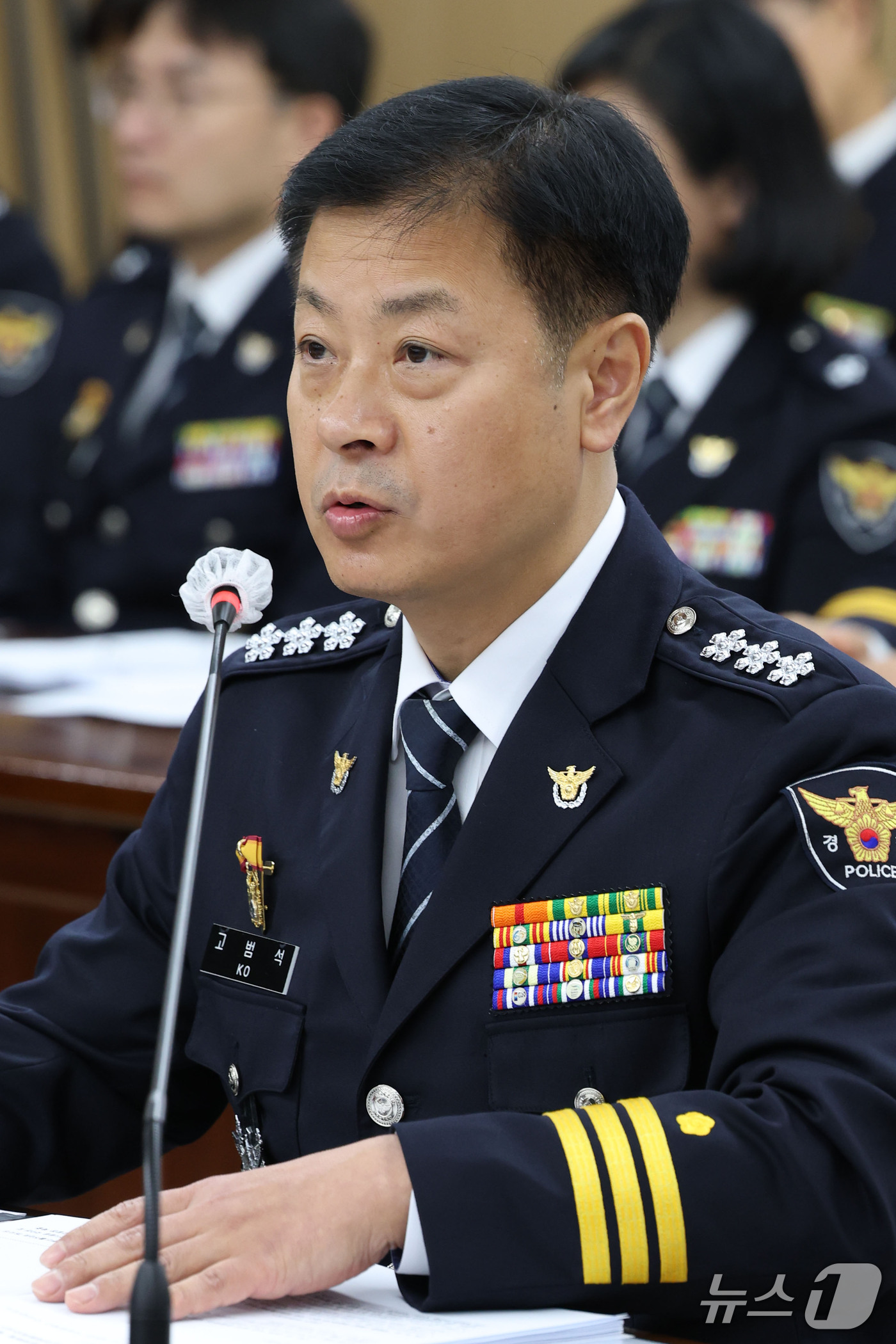 (서울=뉴스1) 이광호 기자 = 고범석 서울특별시경찰청장이 15일 오후 서울 종로구 서울특별시경찰청에서 열린 국회 행정안전위원회의 서울경찰청에 대한 국정감사에 출석해 의원 질의에 …
