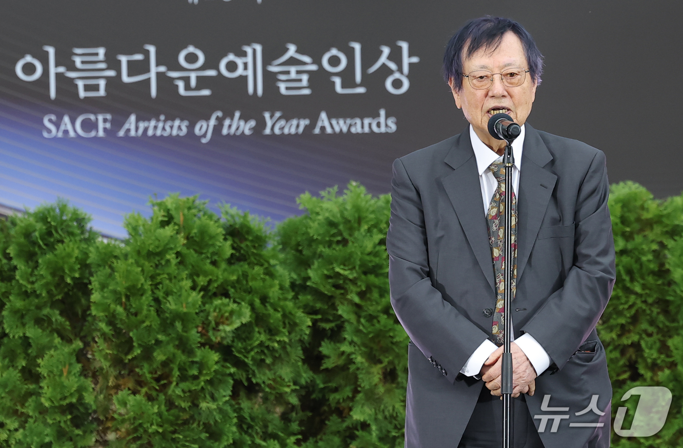 (서울=뉴스1) 권현진 기자 = 이석기 촬영감독이 15일 서울 강동구 스테이지28에서 열린 제16회 아름다운예술인상 시상식에 참석해 '공로예술인 부문' 상을 수상한 뒤 소감을 말하 …
