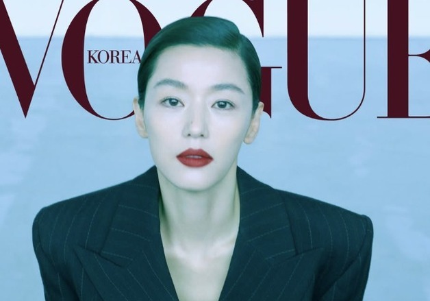 전지현, 슈트부터 슬립 원피스까지…극과 극 분위기도 완벽 소화 [N샷]