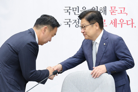 인사하는 정점식·정희용