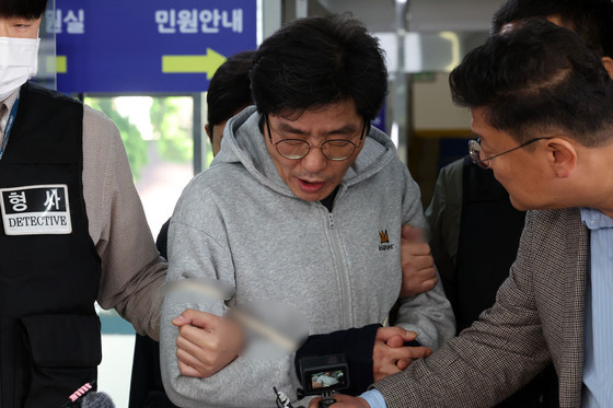 공소청으로 넘겨지는 박용수