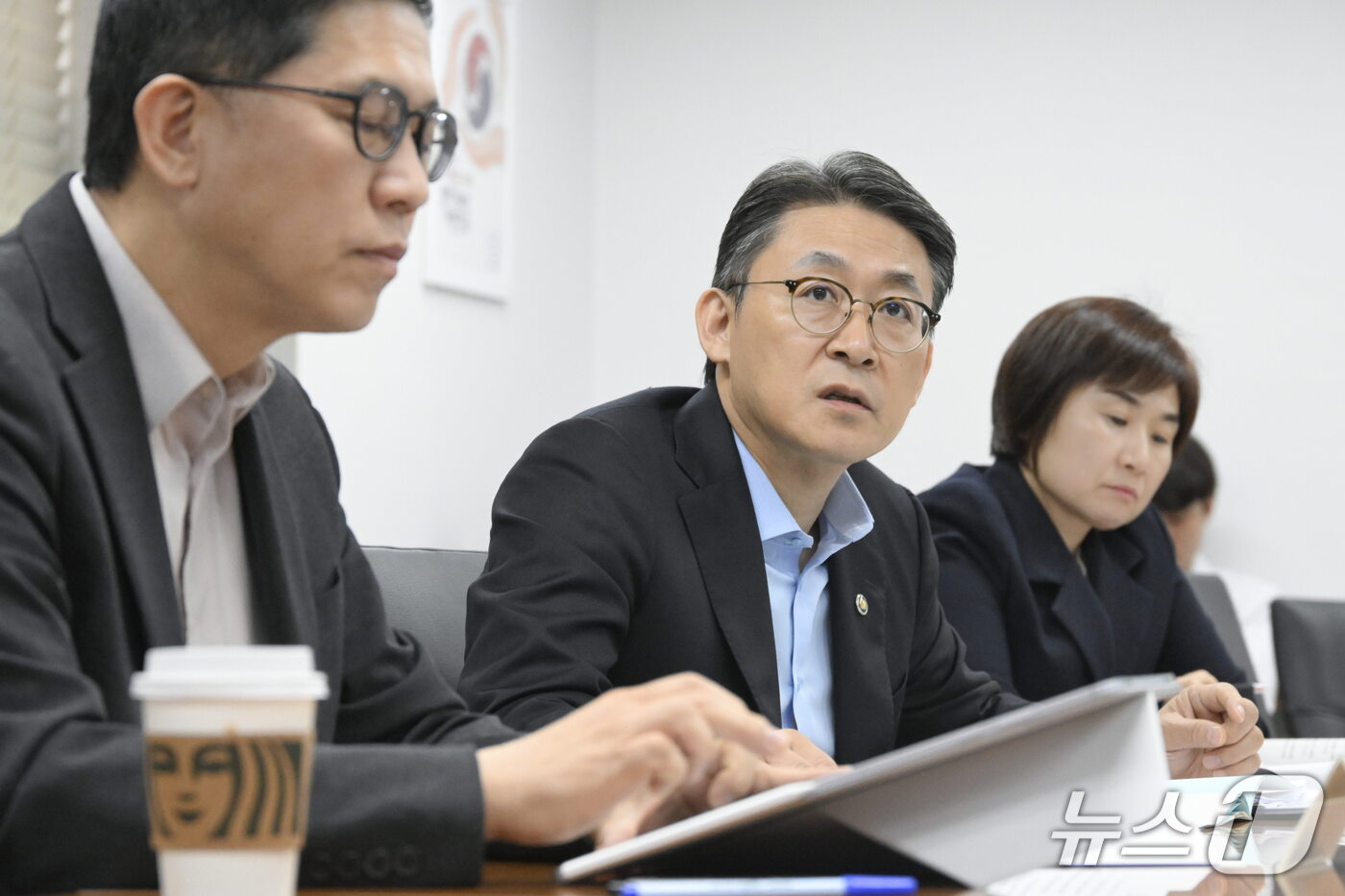 (서울=뉴스1) = 권대영 재정경제부 차관이 16일 서울 종로구 정부서울청사에서 열린 '2026년 제11차 일자리 전담반(TF)'에서 모두발언을 하고 있다. (재정경제부 제공. 재 …
