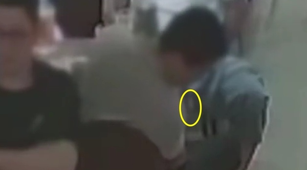 식당 바닥 침 뱉고 흡연, 큰소리 영상통화…만취 중국인 4명 '민폐'