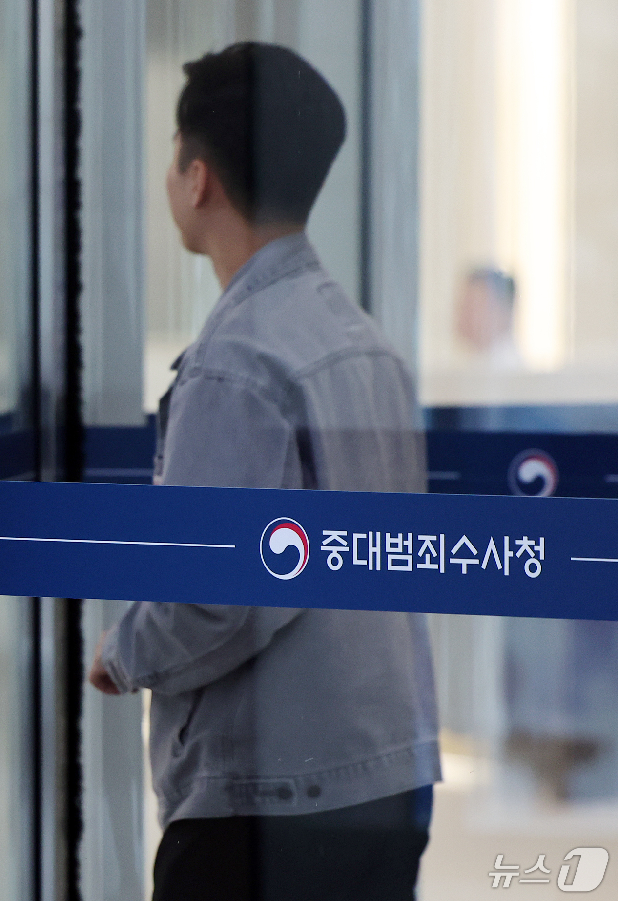 (서울=뉴스1) 김진환 기자 = 김지용 초대 중대범죄수사청장(중수청장)이 15일 처음으로 출근해 청장으로서 본격 업무에 나섰다.앞서 국회 행정안전위원회는 김 후보자에 대한 인사청문 …