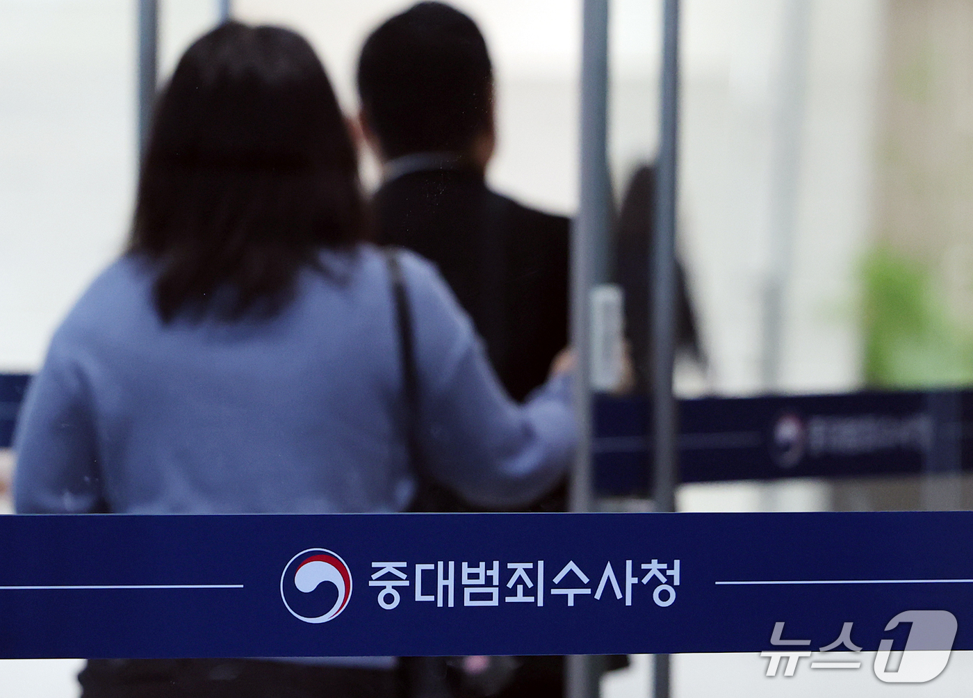 (서울=뉴스1) 김진환 기자 = 김지용 초대 중대범죄수사청장(중수청장)이 15일 처음으로 출근해 청장으로서 본격 업무에 나섰다.앞서 국회 행정안전위원회는 김 후보자에 대한 인사청문 …