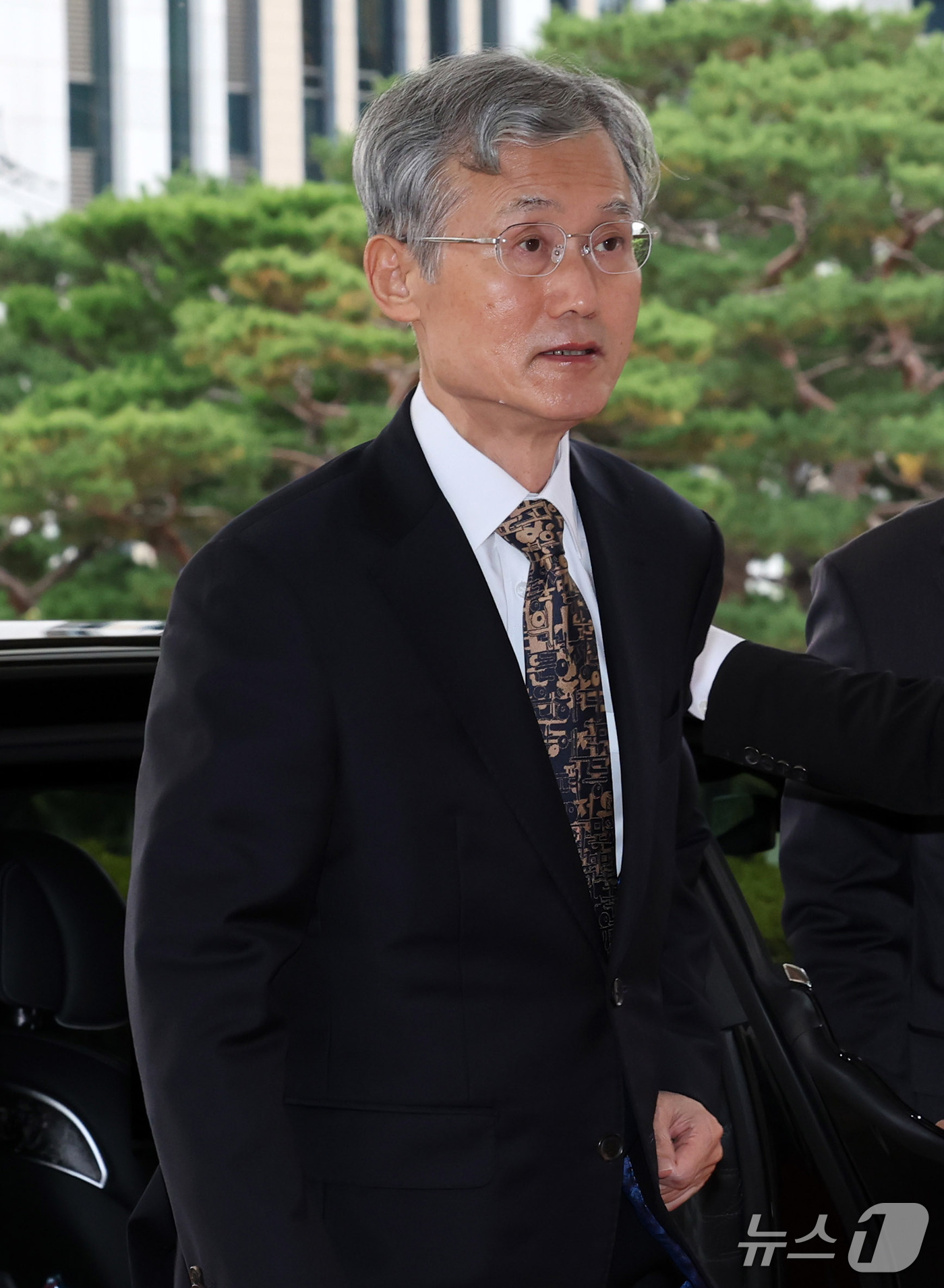 (서울=뉴스1) 박세연 기자 = 조희대 대법원장이 16일 오전 서울 서초구 대법원으로 출근하고 있다. 2026.10.16/뉴스1