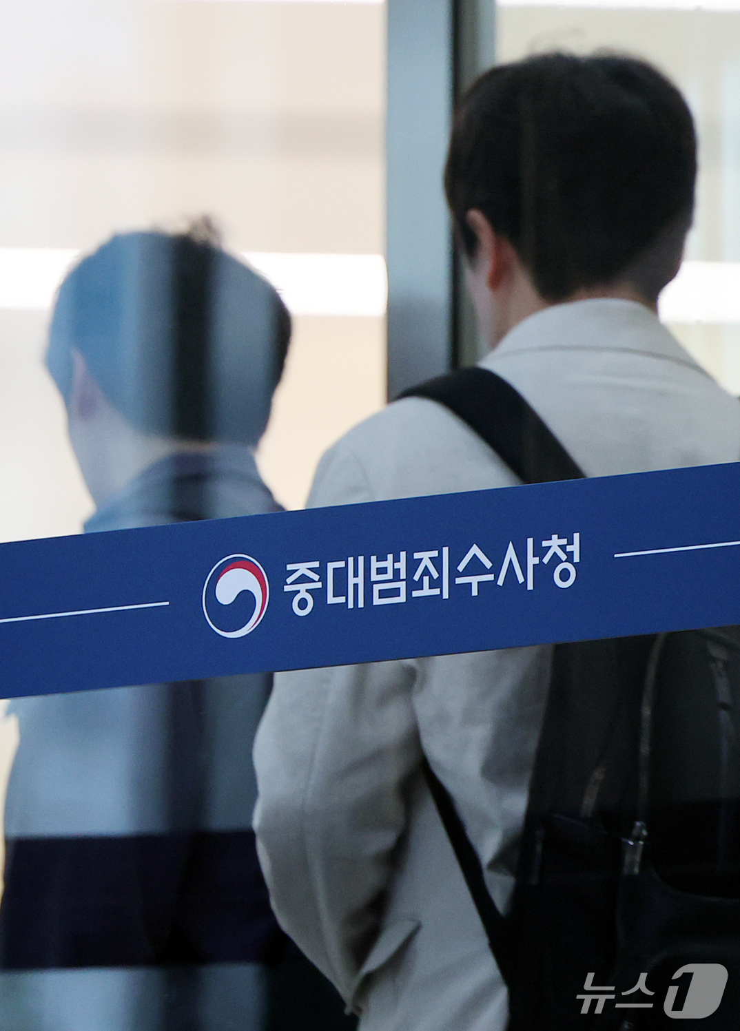 (서울=뉴스1) 김진환 기자 = 김지용 초대 중대범죄수사청장(중수청장)이 15일 처음으로 출근해 청장으로서 본격 업무에 나섰다.앞서 국회 행정안전위원회는 김 후보자에 대한 인사청문 …