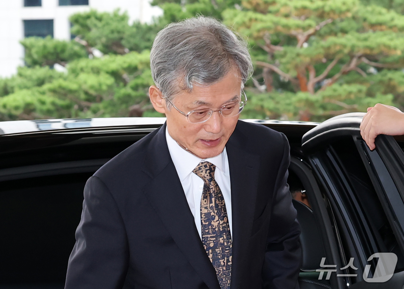 (서울=뉴스1) 박세연 기자 = 조희대 대법원장이 16일 오전 서울 서초구 대법원으로 출근하고 있다. 2026.10.16/뉴스1