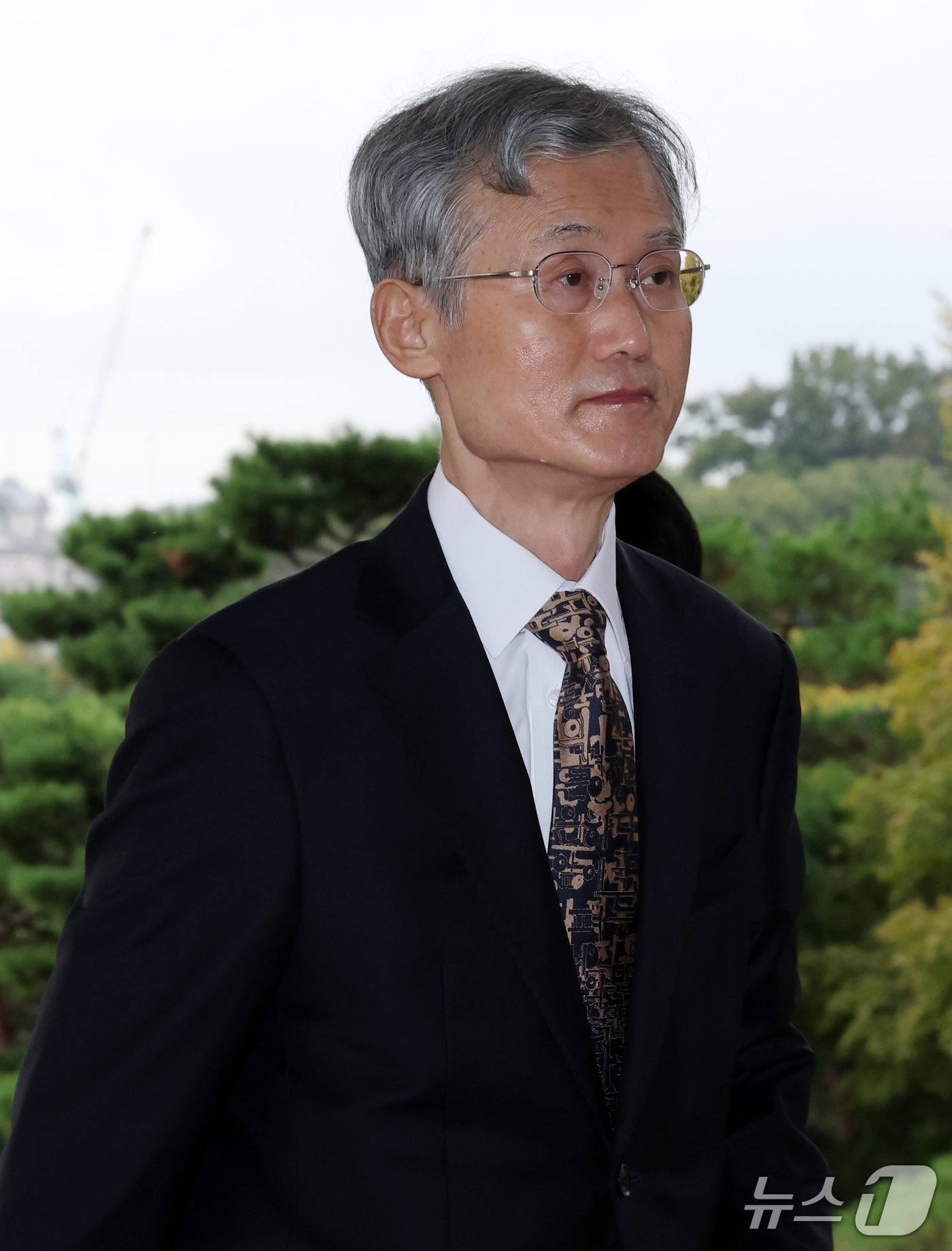 (서울=뉴스1) 박세연 기자 = 조희대 대법원장이 16일 오전 서울 서초구 대법원으로 출근하고 있다. 2026.10.16/뉴스1