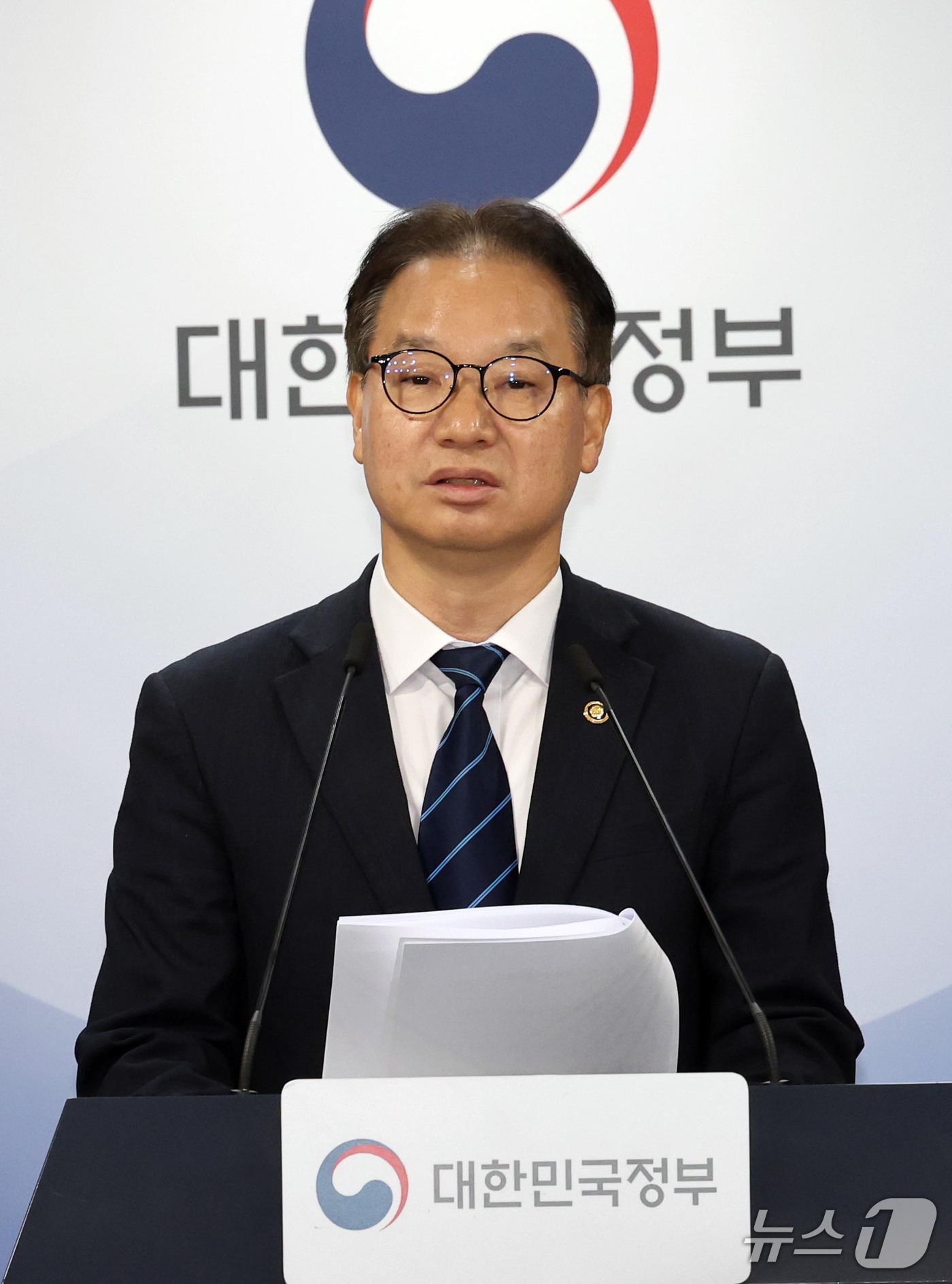 (서울=뉴스1) 이종덕 기자 = 김영수 국무조정실 국무1차장이 16일 서울 종로구 정부서울청사에서 정부합동 산림사업 추진실태 점검 결과 및 개선방안을 발표하고 있다.  2026.1 …