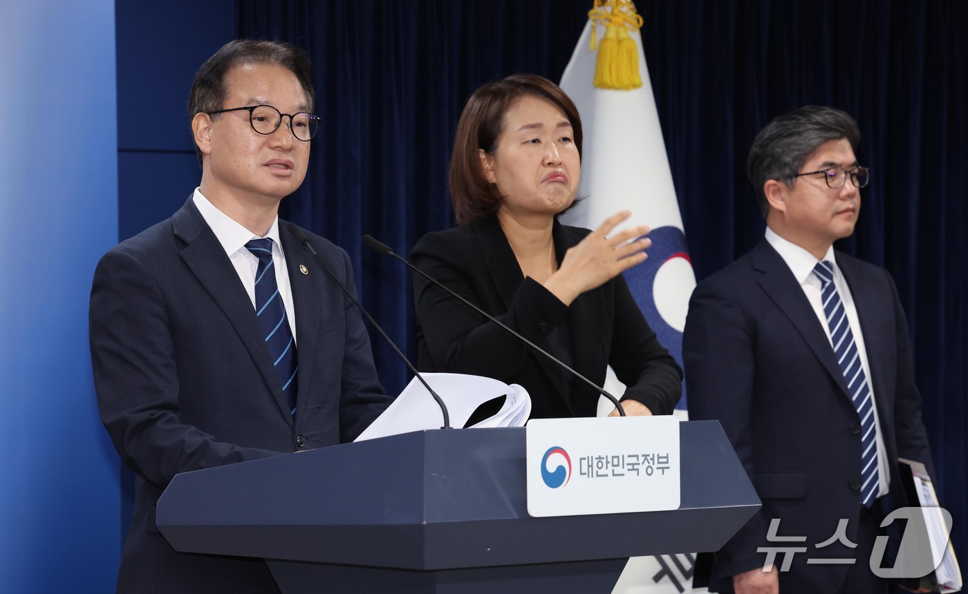 (서울=뉴스1) 이종덕 기자 = 김영수 국무조정실 국무1차장이 16일 서울 종로구 정부서울청사에서 정부합동 산림사업 추진실태 점검 결과 및 개선방안을 발표하고 있다.  2026.1 …