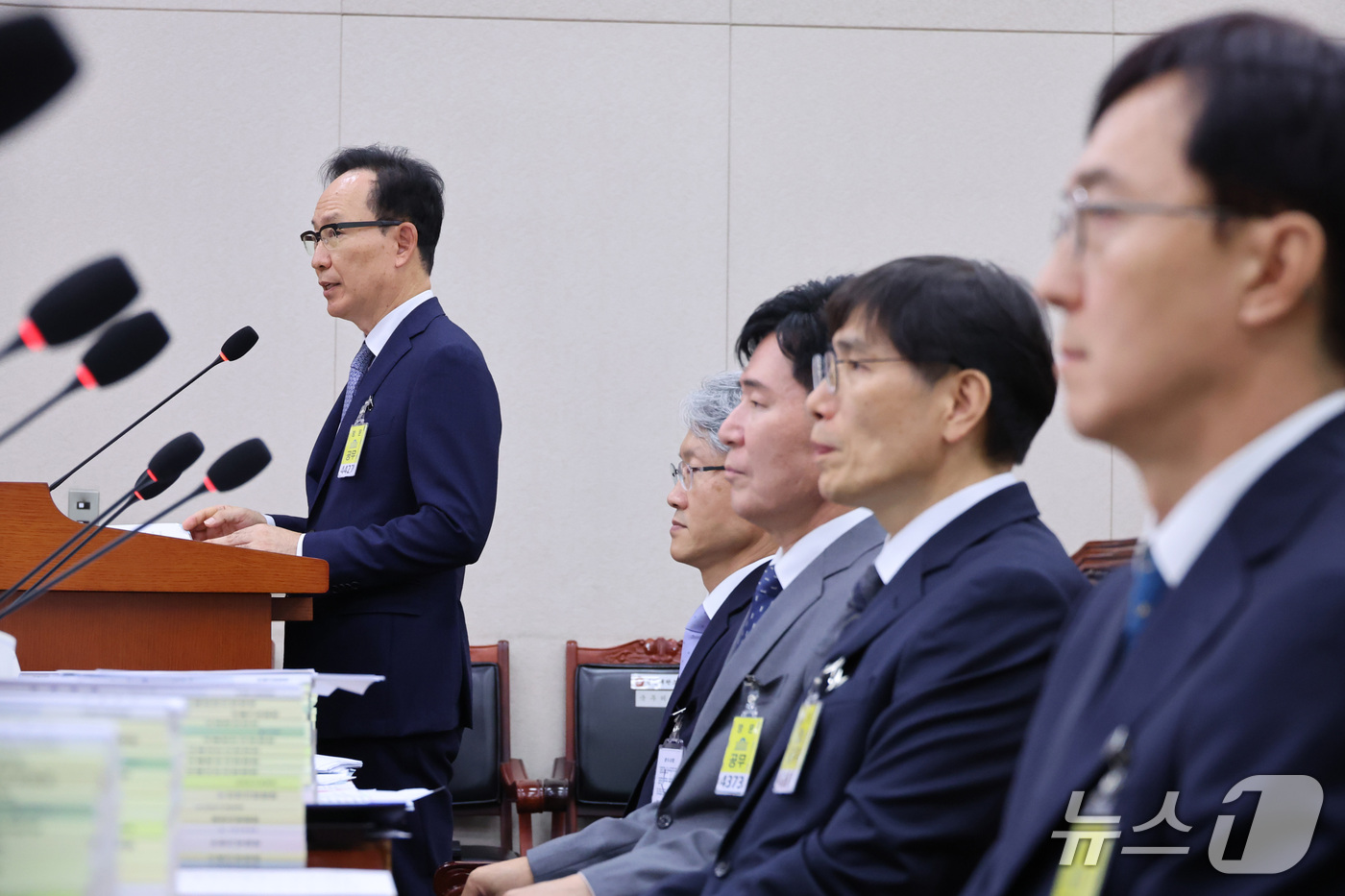 (서울=뉴스1) 신웅수 기자 = 김대웅 서울고등법원장이 16일 서울 여의도 국회에서 열린 법제사법위원회의 서울고등법원 등에 대한 국정감사에서 업무보고를 하고 있다. 2026.10. …