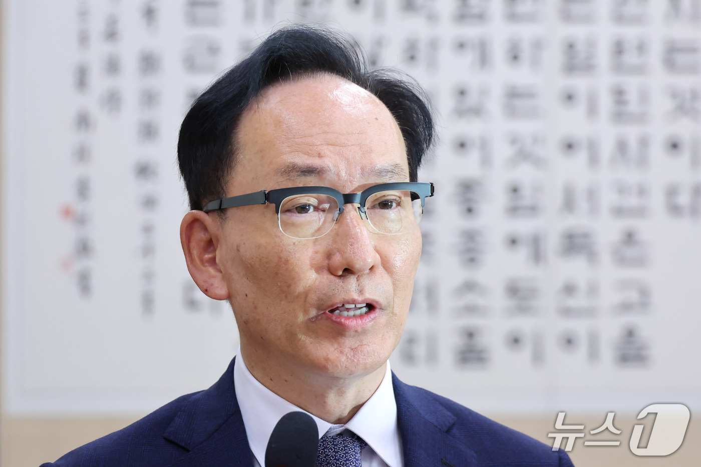 (서울=뉴스1) 신웅수 기자 = 김대웅 서울고등법원장이 16일 서울 여의도 국회에서 열린 법제사법위원회의 서울고등법원 등에 대한 국정감사에서 업무보고를 하고 있다. 2026.10. …