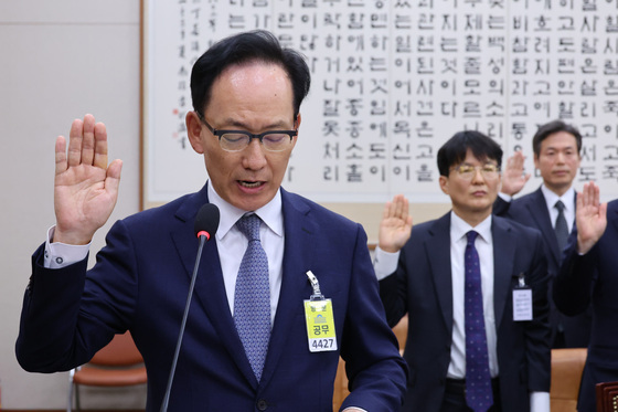 [국감] 증인 선서하는 김대웅 서울고법장