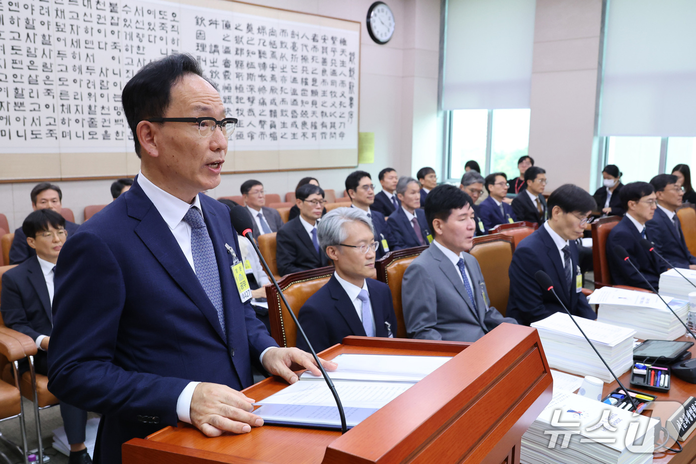 (서울=뉴스1) 신웅수 기자 = 김대웅 서울고등법원장이 16일 서울 여의도 국회에서 열린 법제사법위원회의 서울고등법원 등에 대한 국정감사에서 업무보고를 하고 있다. 2026.10. …
