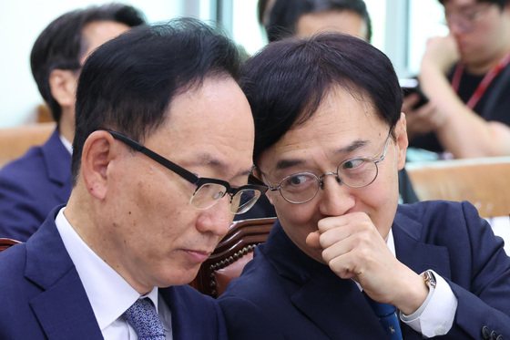 [국감] 대화하는 김대웅·오민석 법원장