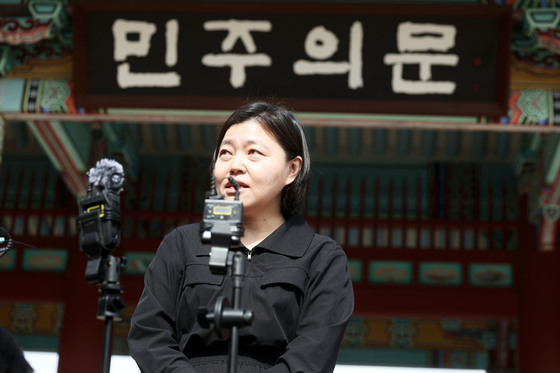 '중수청 1호 감찰' 임은정, 5·18 참배…"쓴소리·고언 아끼지 않겠다"