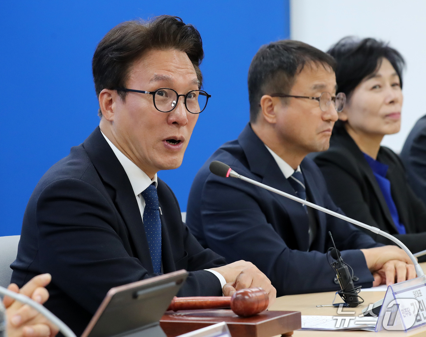 (부산=뉴스1) 윤일지 기자 = 김민석 더불어민주당 대표가 16일 부산 동구 더불어민주당 부산시당에서 열린 부산 최고위원회의에서 발언하고 있다. 2026.10.16/뉴스1