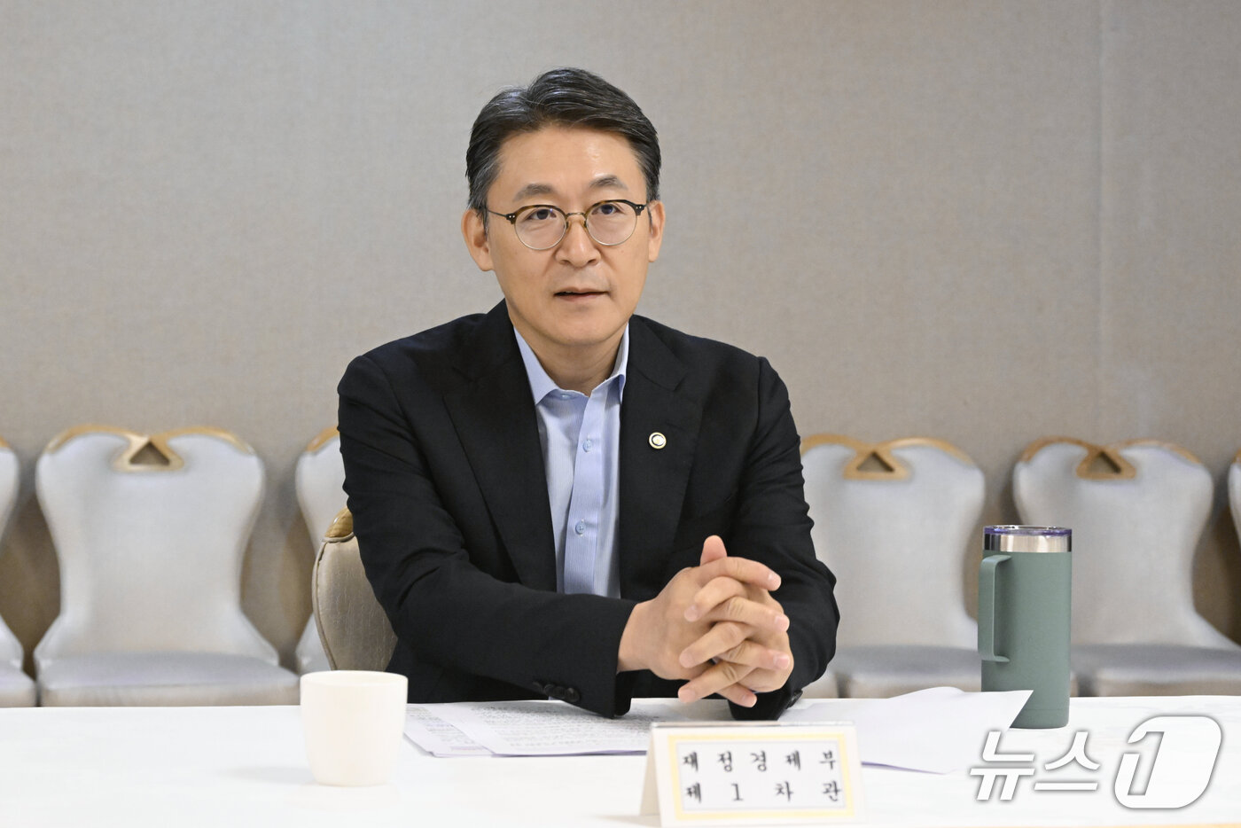 (서울=뉴스1) = 권대영 재정경제부 차관이 16일 서울 종로구 정부서울청사에서 열린 '시장상황점검회의'를 주재하고 있다. (재정경제부 제공. 재판매 및 DB 금지) 2026.10 …