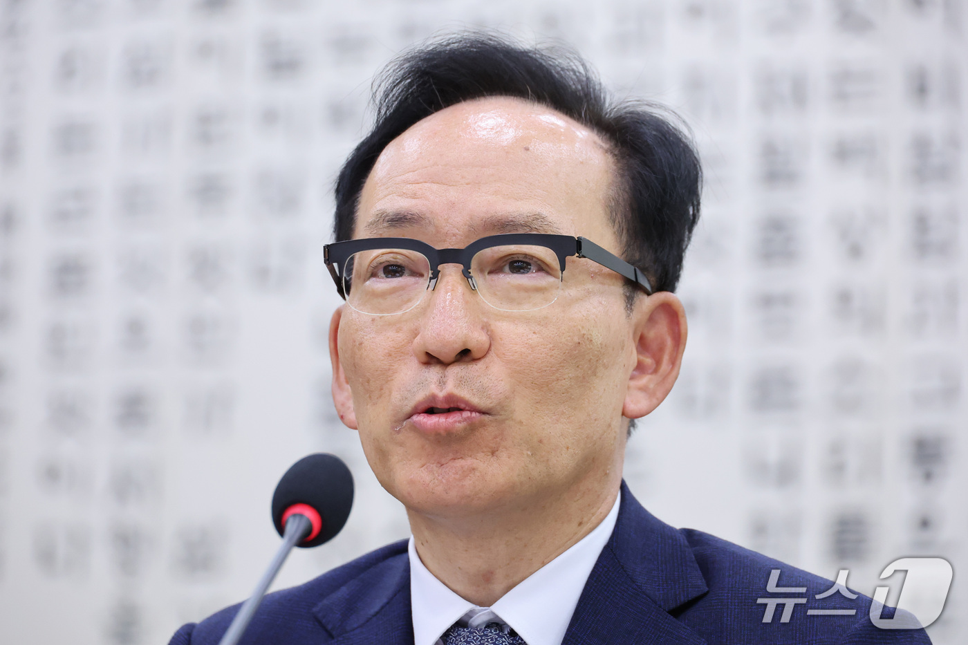 (서울=뉴스1) 신웅수 기자 = 김대웅 서울고등법원장이 16일 서울 여의도 국회에서 열린 법제사법위원회의 서울고등법원 등에 대한 국정감사에서 의원 질의에 답변하고 있다. 2026. …