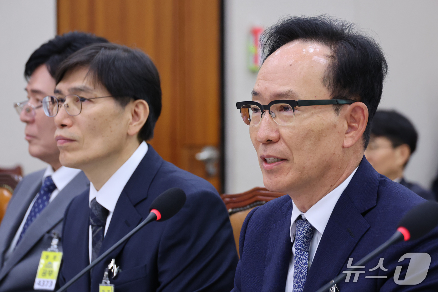(서울=뉴스1) 신웅수 기자 = 김대웅 서울고등법원장이 16일 서울 여의도 국회에서 열린 법제사법위원회의 서울고등법원 등에 대한 국정감사에서 의원 질의에 답변하고 있다. 2026. …