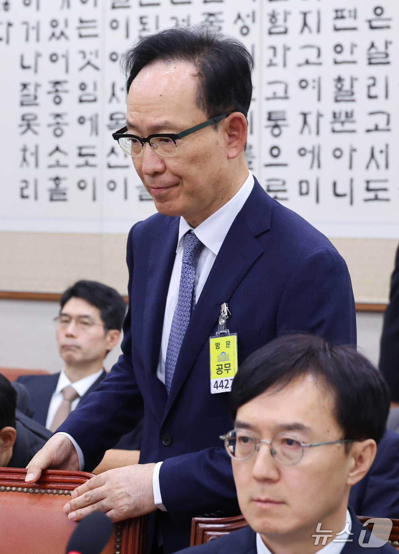 (서울=뉴스1) 신웅수 기자 = 김대웅 서울고등법원장이 16일 서울 여의도 국회에서 열린 법제사법위원회의 서울고등법원 등에 대한 국정감사에서 의원 질의에 답변하고 있다. 2026. …
