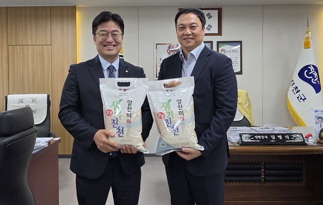 진천 찾은 축구 영웅 이운재 '생거진천 쌀' 알리기 동참
