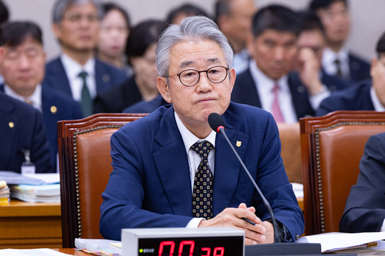 [국감] 질의 듣는 강호동 농협중앙회장