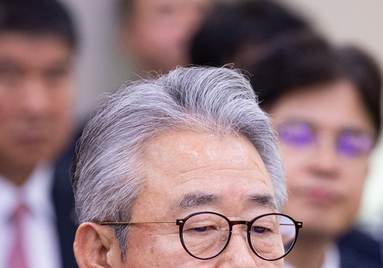 [국감] 강호동 농협중앙회장 '곤혹'